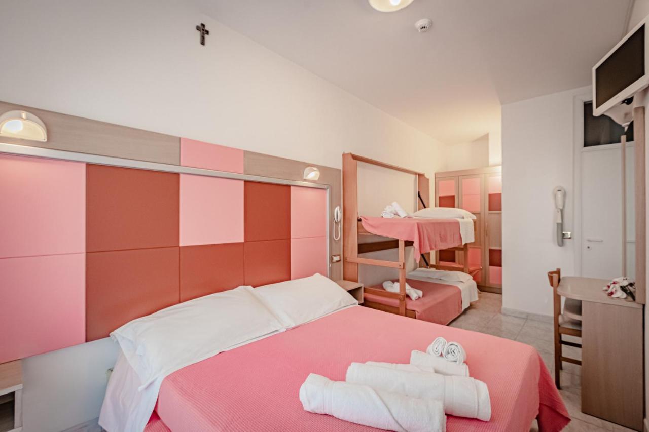 Hotel Tre Rose ริชชิโอเน ภายนอก รูปภาพ