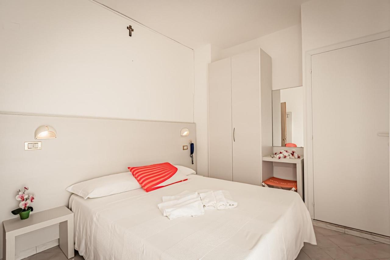 Hotel Tre Rose ริชชิโอเน ภายนอก รูปภาพ