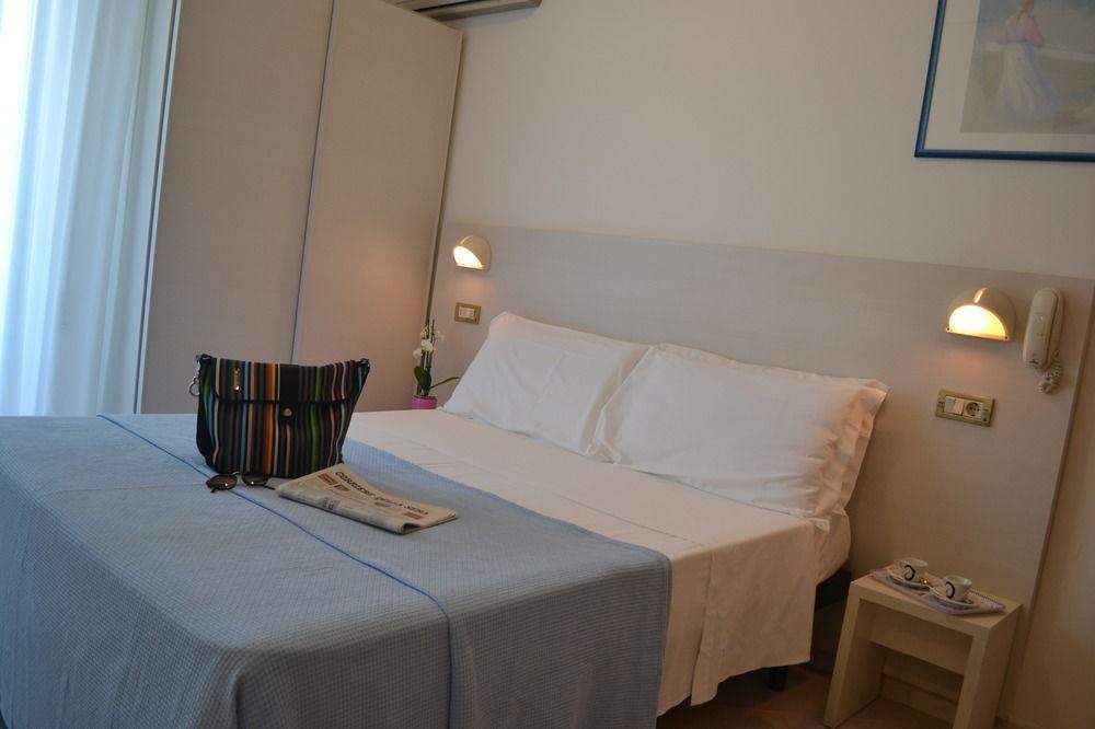 Hotel Tre Rose ริชชิโอเน ภายนอก รูปภาพ