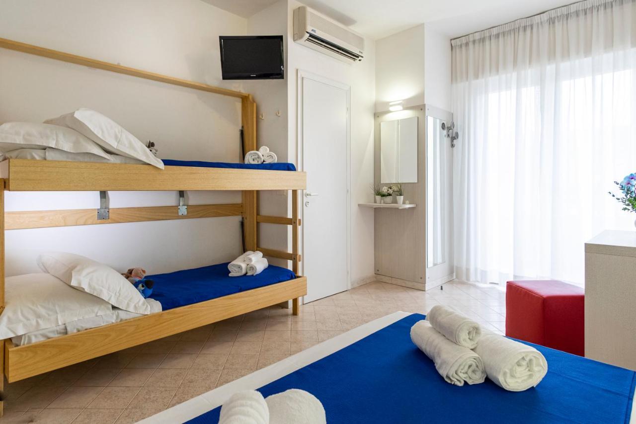Hotel Tre Rose ริชชิโอเน ภายนอก รูปภาพ